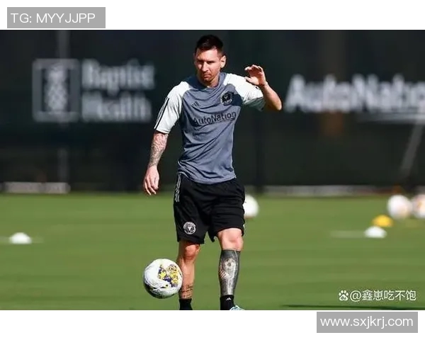 光芒四射的白皙足球明星背后的故事与成就揭秘