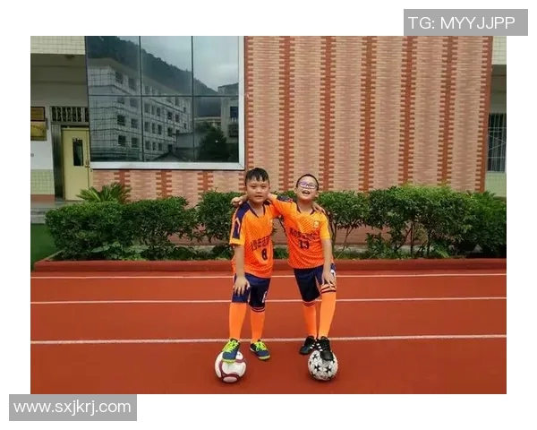 从小梦想成真选择足球明星的成长故事与奋斗历程